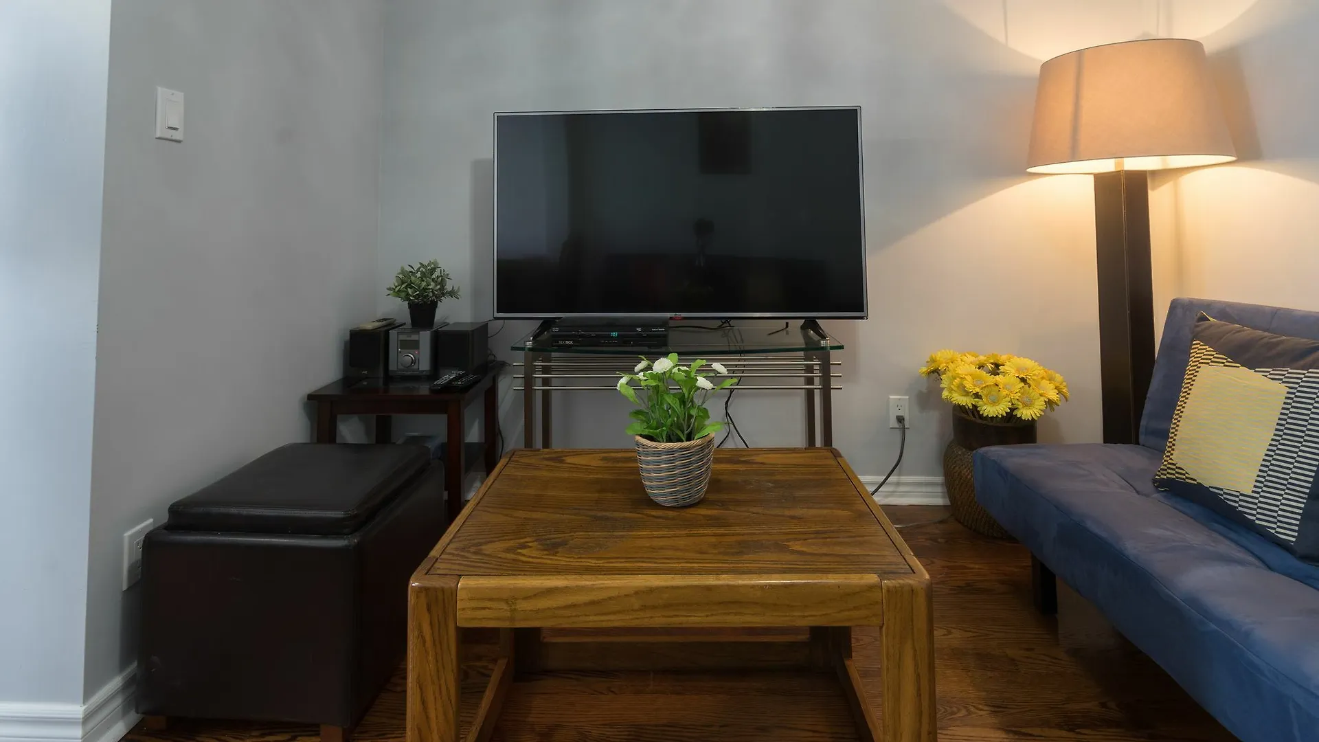 Applewood Suites - King West Lofts Toronto Apartment